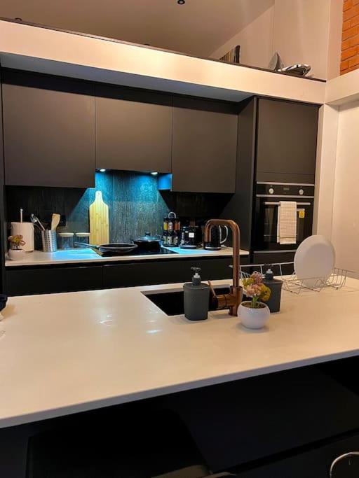Cityzenretreat - Mezzanine Apartment Sleeps 4 Sheffield City Centre ภายนอก รูปภาพ