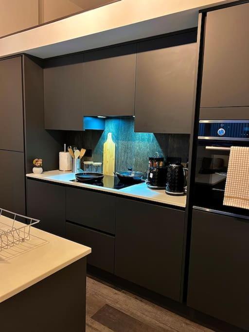 Cityzenretreat - Mezzanine Apartment Sleeps 4 Sheffield City Centre ภายนอก รูปภาพ