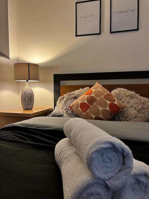 Cityzenretreat - Mezzanine Apartment Sleeps 4 Sheffield City Centre ภายนอก รูปภาพ