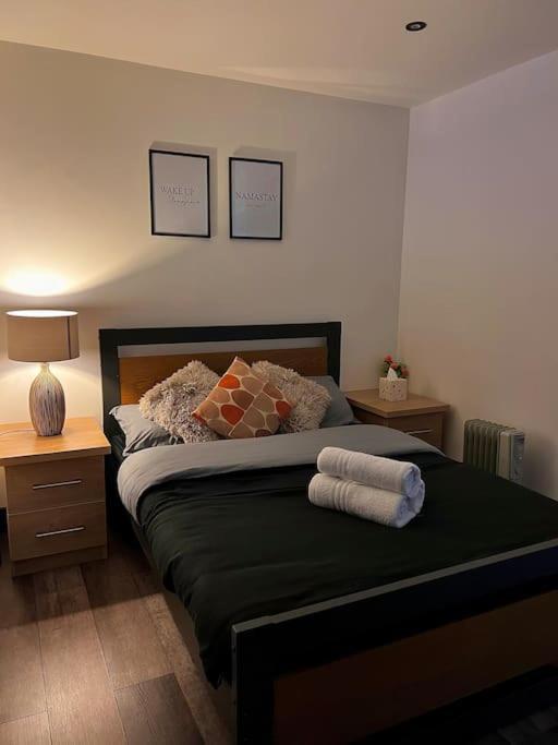 Cityzenretreat - Mezzanine Apartment Sleeps 4 Sheffield City Centre ภายนอก รูปภาพ
